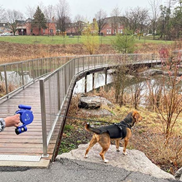Retractable dog leash with LED flashlight & waste bag dispenser - Picture 7 of 7